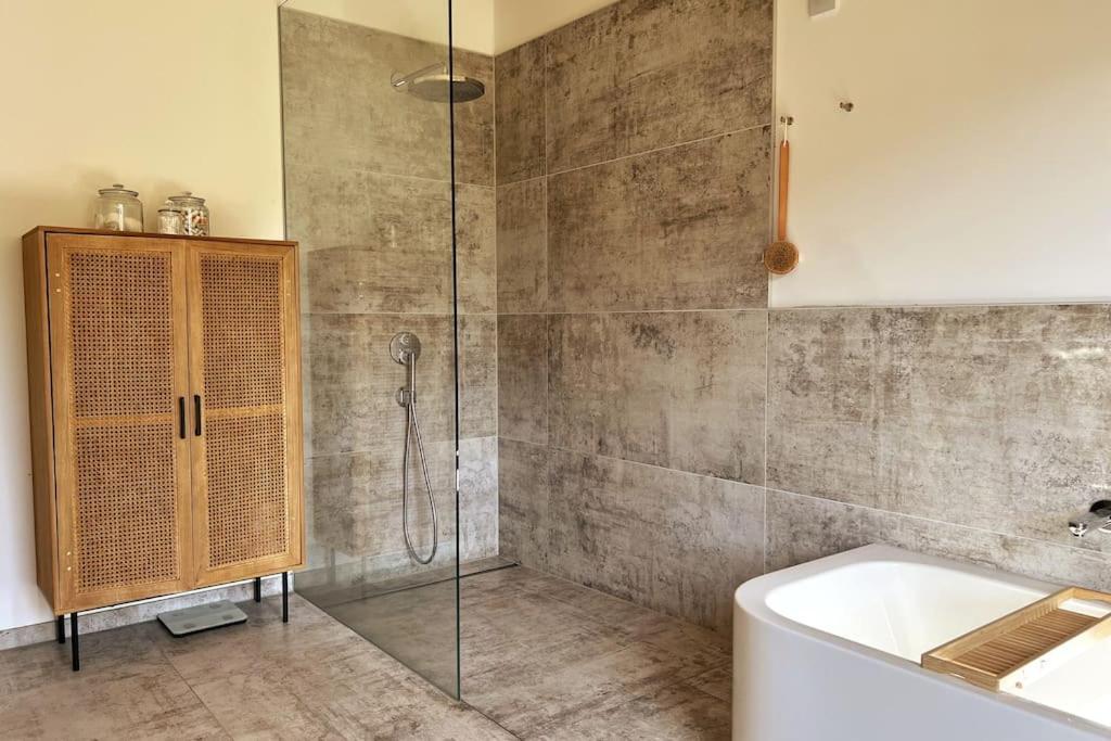 Apartment Forest Retreat- Serene 160m2 With Forest Views Wermelskirchen